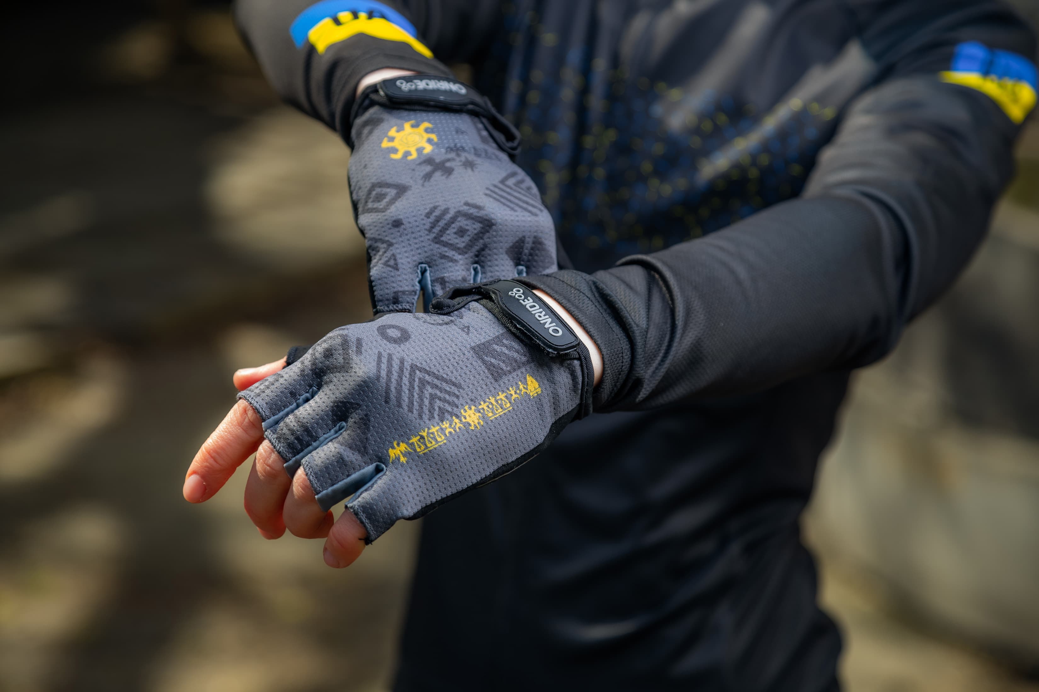 Рукавички ONRIDE Hold 30 Relic, гелеві подушечки, чорний/жовтий розмір XXL — мініатюра 2