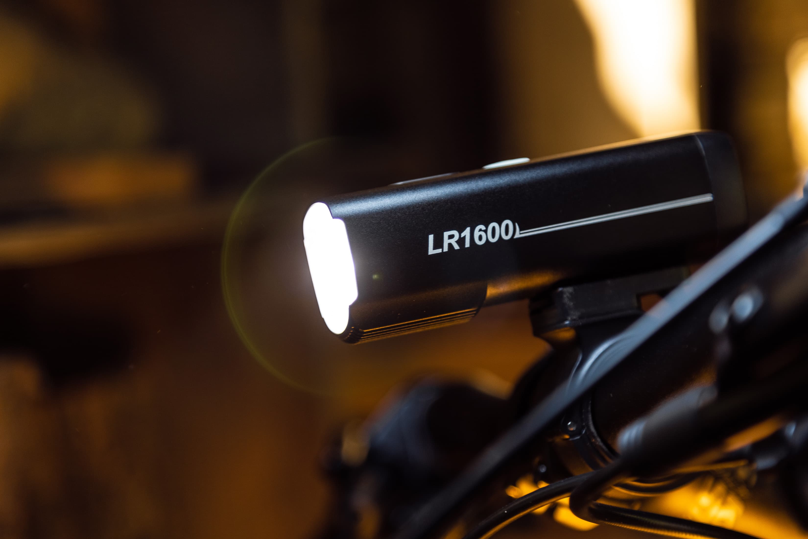 Велосипедна фара Ravemen LR1600 (1600 lm, 4000 mAh) бездротова кнопка, датчики освітленості та руху — мініатюра 3