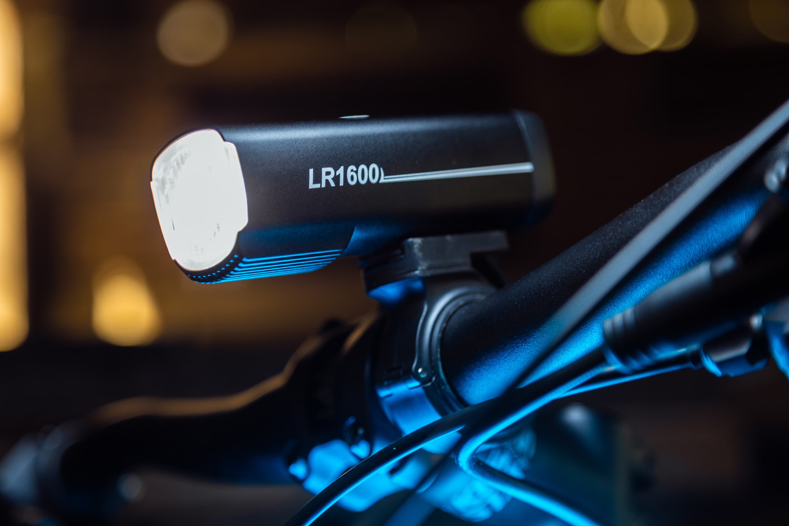 Велосипедна фара Ravemen LR1600 (1600 lm, 4000 mAh) бездротова кнопка, датчики освітленості та руху — мініатюра 4