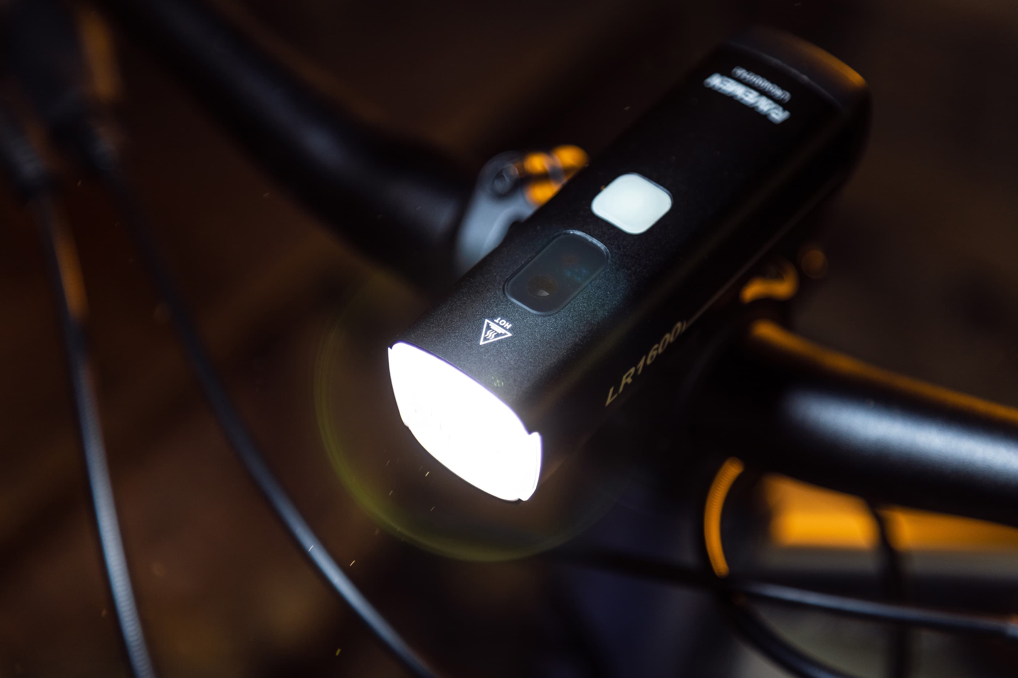 Велосипедна фара Ravemen LR1600 (1600 lm, 4000 mAh) бездротова кнопка, датчики освітленості та руху — мініатюра 7