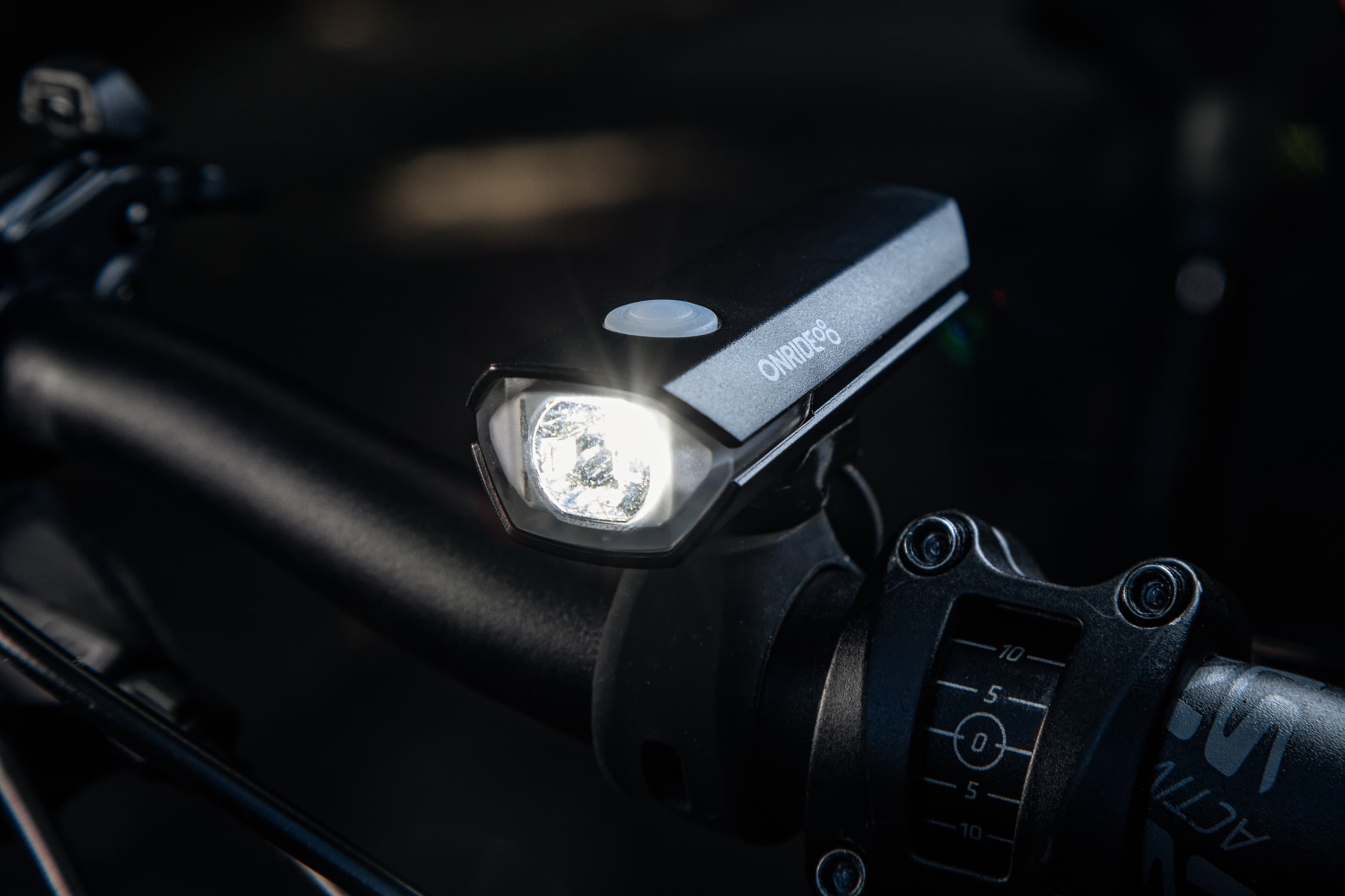 Велосипедна фара ONRIDE Rock 200 (200 lm, 900 mAh, Type-C), пластикова — мініатюра 2