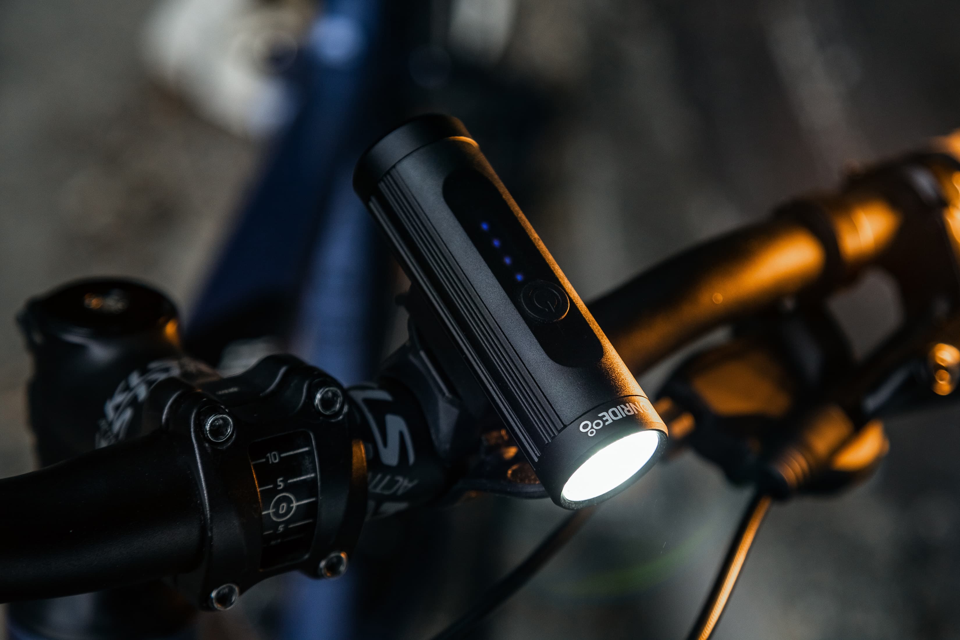 Велосипедна фара ONRIDE Rave (700 lm, 2600 mAh, Type-C), габаритне жовте світло, алюмінієва — мініатюра 5