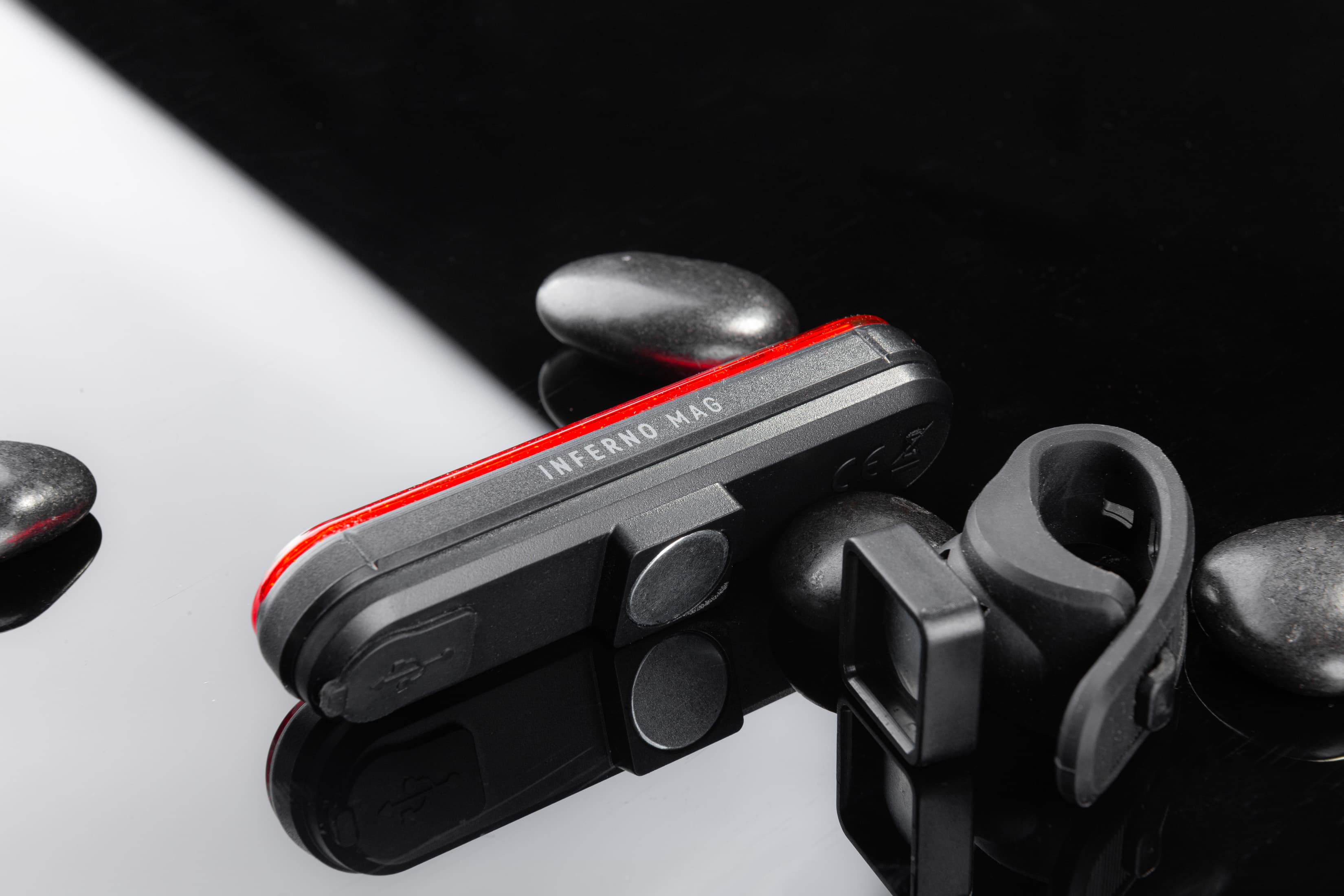 Заднє світло ONRIDE Inferno 20 Mag чорний (100 lm, 700 mAh, Type-C), пластикове, кріплення на магніт — мініатюра 4